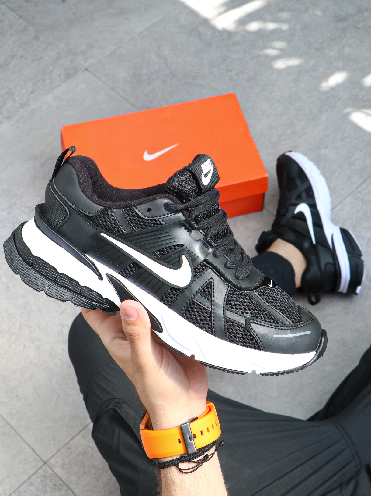 DEPORTIVO NIKE  V2k Y5 - Estilo y Comodidad