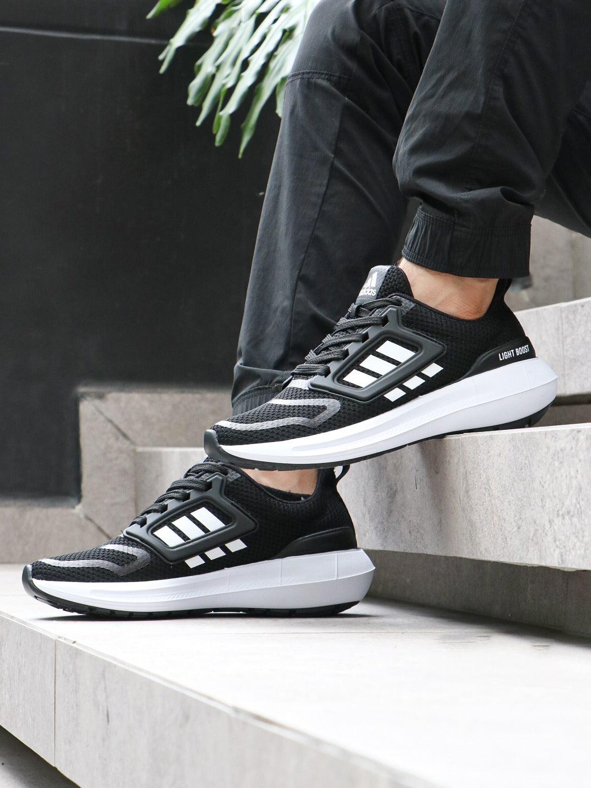 DEPORTIVO " ADIDAS LIGHT BOOST " - Ligereza y comodidad