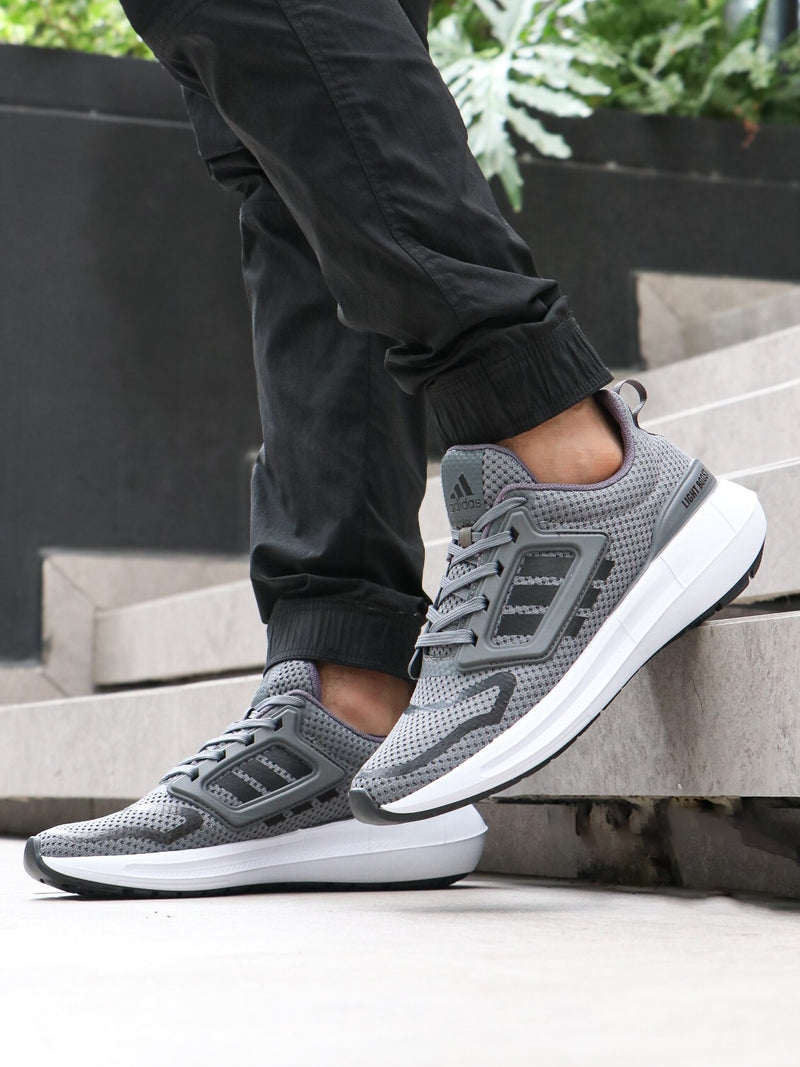 DEPORTIVO " ADIDAS LIGHT BOOST " - Ligereza y comodidad